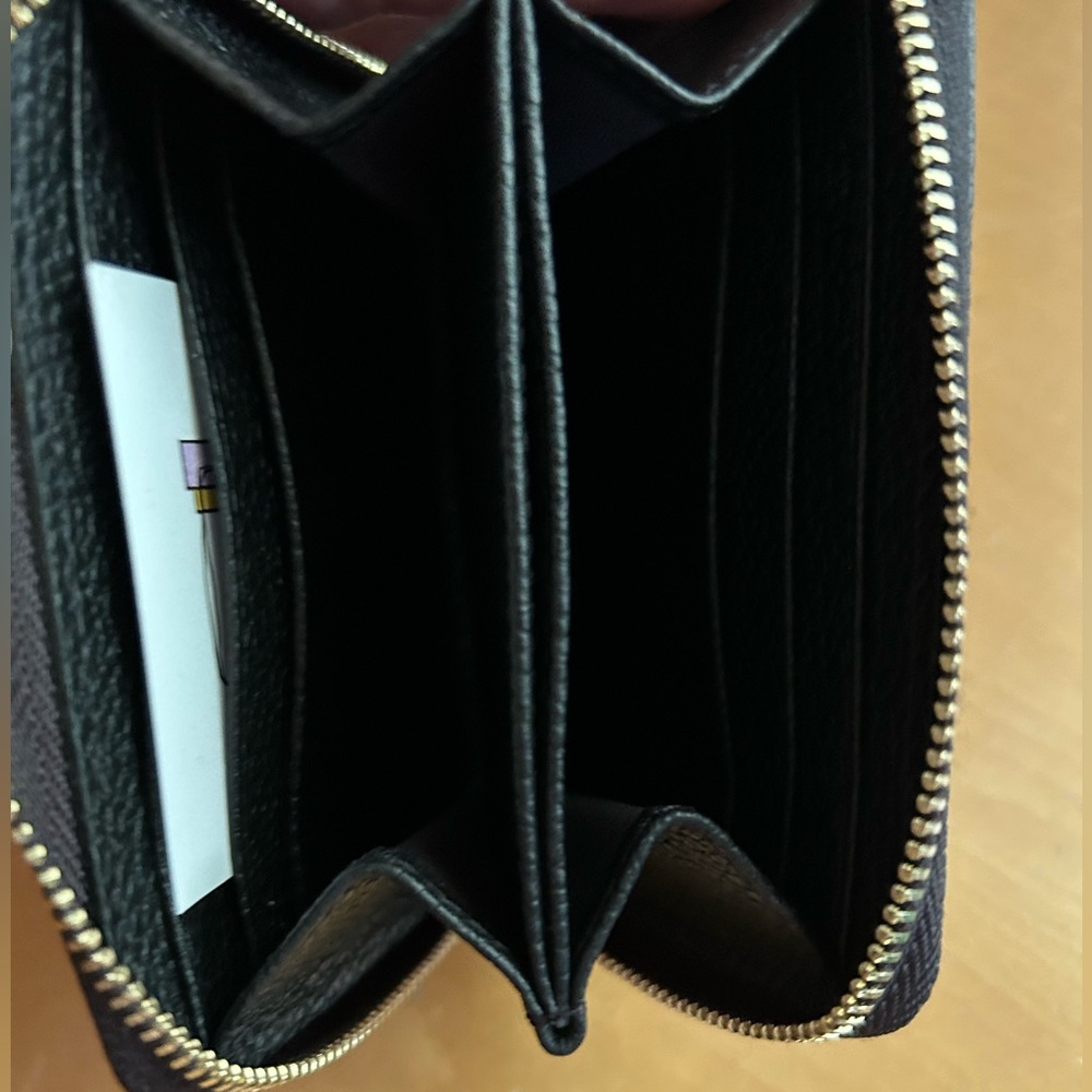 Patent of Heart Zip Around Wallet - Picture 6 of 9